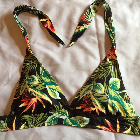 Lovely black and green bikini top by Catalina! - Picture 16 of 16